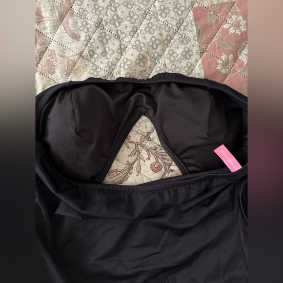 🖤🔥Victoria’s Secret black swim top purchased and never worn. Sz. L NWOT🖤🔥 - Picture 4 of 9